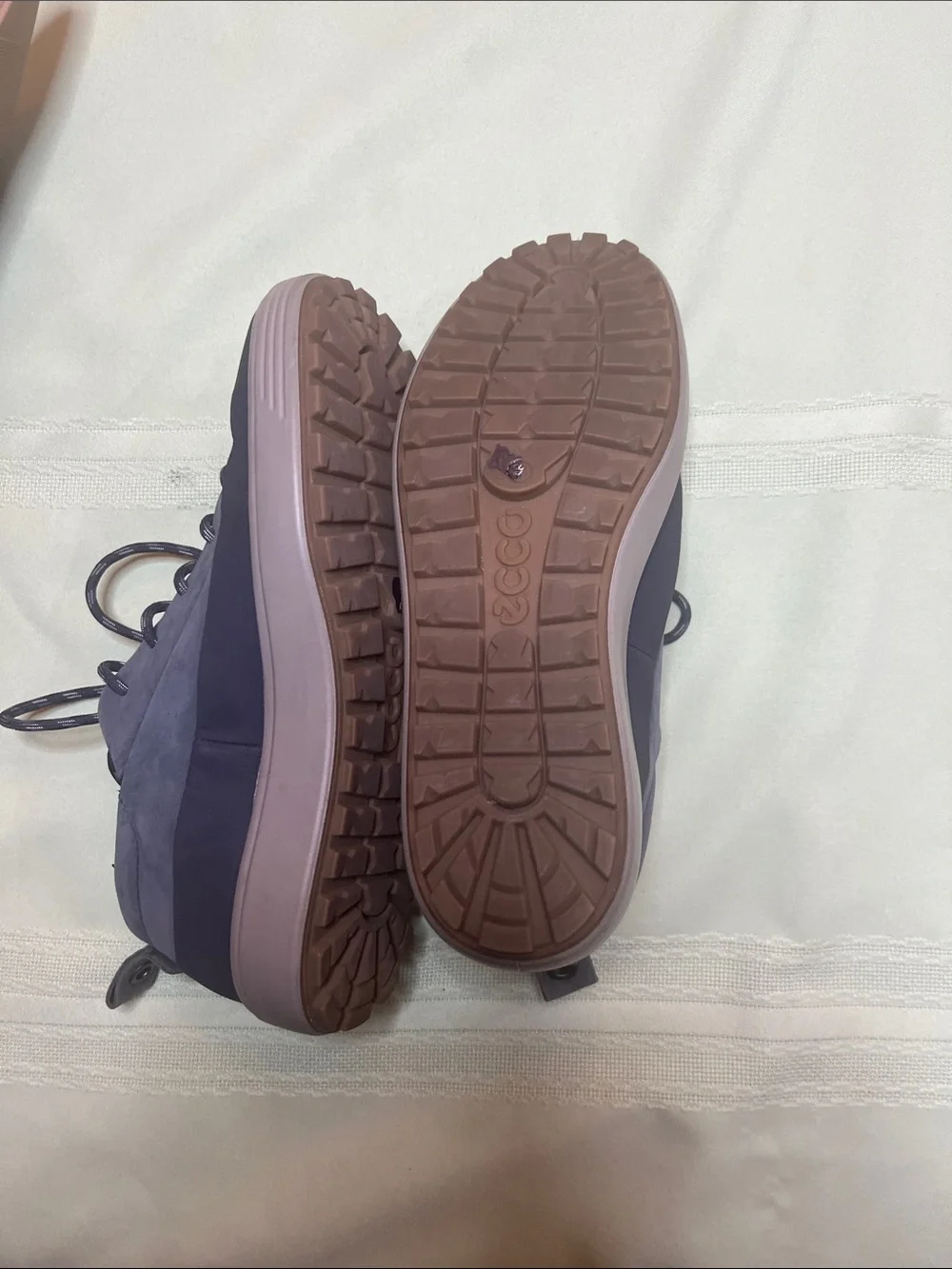 Ecco women’s Navy Lace-Up Casual Sneakers